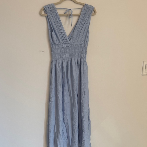 Abercrombie & Fitch Crinkle Textured Smocked Waist Maxi Dress in Blue Grecian - Picture 10 of 10